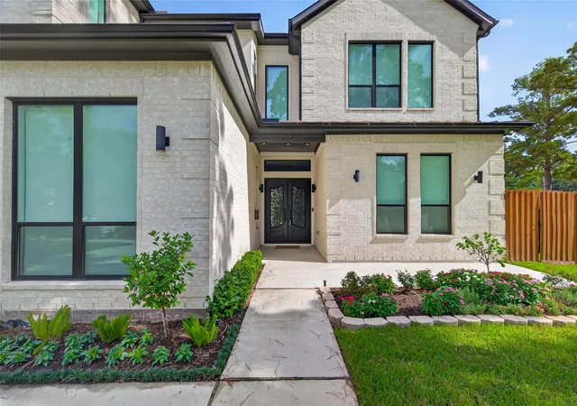 Photo 2 of Single family home for sale at 14002 Woodthorpe Ln, Houston, TX 77079 | MLS# 38528453 | Listing updated on 2026-09-21