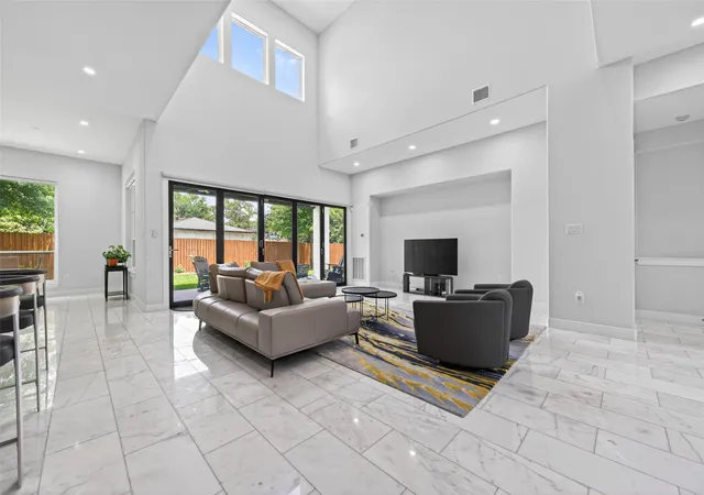 Photo 4 of Single family home for sale at 14002 Woodthorpe Ln, Houston, TX 77079 | MLS# 38528453 | Listing updated on 2026-09-21