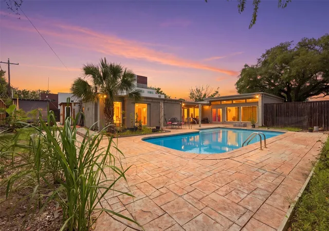 Photo 2 of Single family home for sale at 5323 S Braeswood Blvd, Houston, TX 77096 | MLS# 15730074 | Listing updated on 2026-07-23