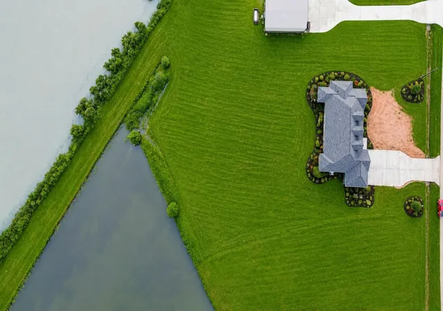 42nd image of 912 Wagon Wheel Trl, Angleton, TX 77515 | MLS# 54572204
