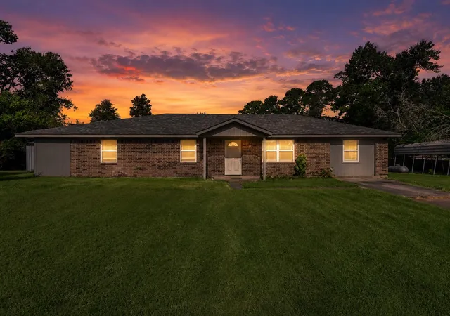 Photo 2 of Sale Pending at 53 Parker Creek Rd, Huntsville, TX 77320 | MLS# 31882491 | Listing updated on 2026-10-07