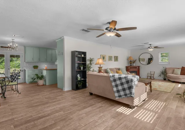 Photo 4 of Sale Pending at 53 Parker Creek Rd, Huntsville, TX 77320 | MLS# 31882491 | Listing updated on 2026-10-07