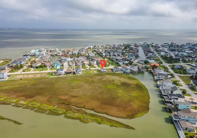 Photo 4 of Sale Pending at 944 Tiki Dr, Galveston, TX 77554 | MLS# 71950019 | Listing updated on 2026-08-26