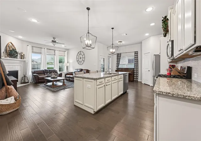 4th image of 2223 Tonkawa Trl, Katy, TX 77493 | MLS# 26872407