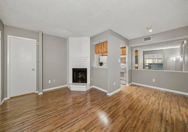 Photo 4 of Condominium at 250 El Dorado Blvd #252, Webster, TX 77598 | MLS# 44894980 |  | Sold on 2025-01-30