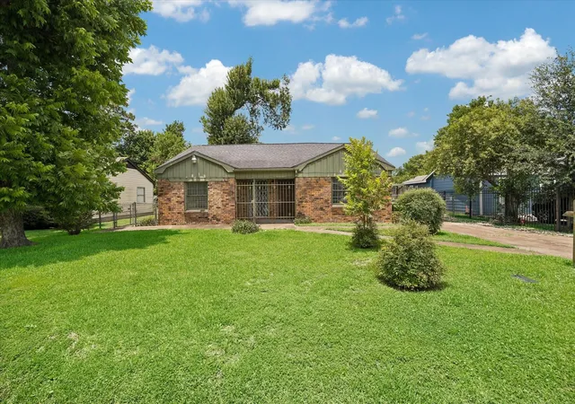 Photo 1 of Single family home for sale at 5711 Pardee St, Houston, TX 77026 | MLS# 24683332 | Listing updated on 2026-06-19