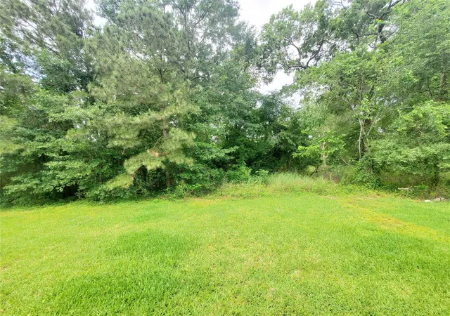 Listing Photo 2 - Condo for sale in building located at 1306 N 9th St, Conroe, TX 77301 - Unit #