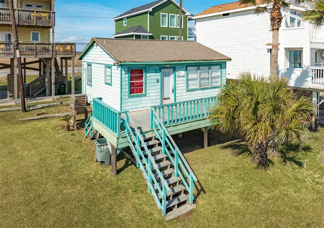 Photo 3 of Single family home for sale at 17404 Bristow Dr, Galveston, TX 77554 | MLS# 33525704 | Listing updated on 2026-08-05