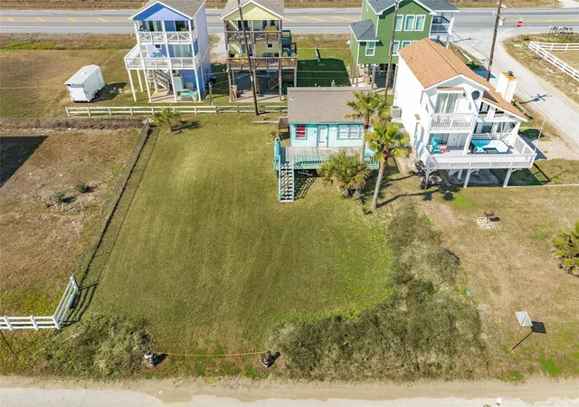 Photo 4 of Single family home for sale at 17404 Bristow Dr, Galveston, TX 77554 | MLS# 33525704 | Listing updated on 2026-08-05