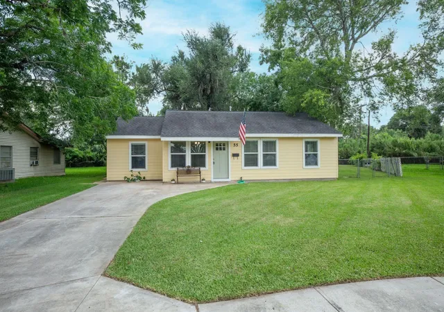 1st image of 55 Elm Ct, Lake Jackson, TX 77566 | MLS# 33964022