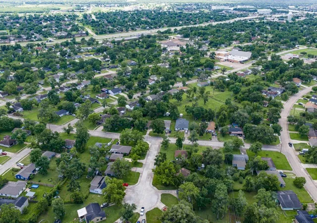 38th image of 55 Elm Ct, Lake Jackson, TX 77566 | MLS# 33964022