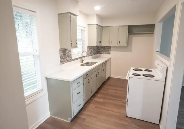 4th image of 55 Elm Ct, Lake Jackson, TX 77566 | MLS# 33964022