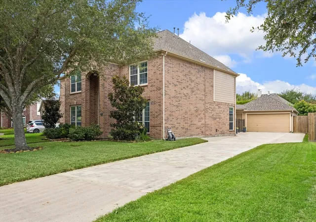2nd image of 2906 Summer Cape Ct, League City, TX 77573 | MLS# 50099397