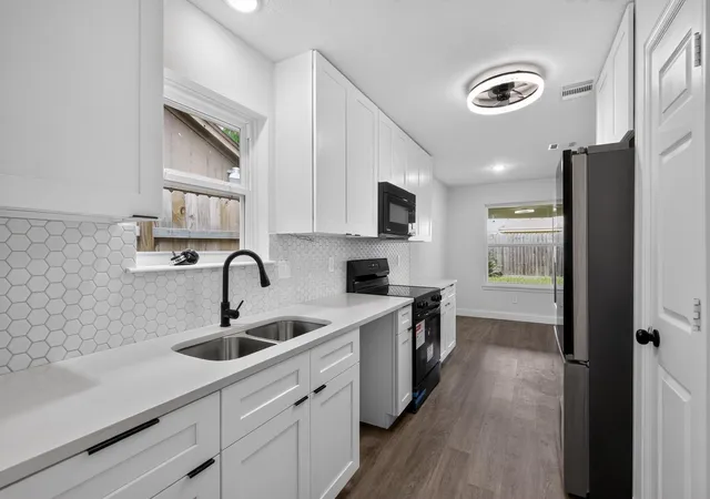 Photo 2 of Sale Pending at 4322 Brandemere Way St, Houston, TX 77066 | MLS# 36937936 | Listing updated on 2026-09-08
