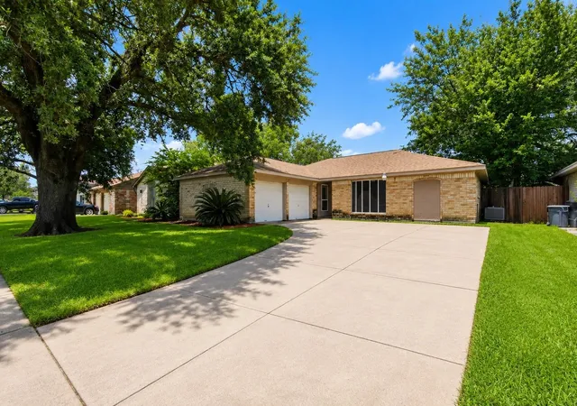 Photo 4 of Sale Pending at 4322 Brandemere Way St, Houston, TX 77066 | MLS# 36937936 | Listing updated on 2026-09-08