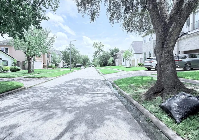 Photo 3 of Single family home for sale at 5235 Mimosa Dr, Bellaire, TX 77401 | MLS# 53703497 | Listing updated on 2026-09-03