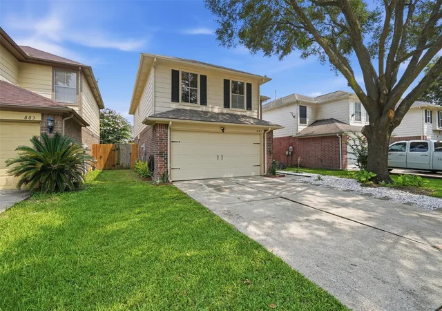 Photo 1 of Sale Pending at 807 Oak W Dr, Houston, TX 77073 | MLS# 61220428 | Listing updated on 2026-09-22