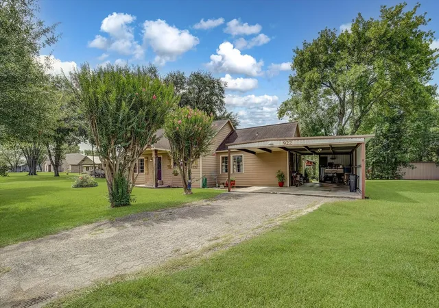 2nd image of 922 Runneburg Rd, Crosby, TX 77532 | MLS# 62470165