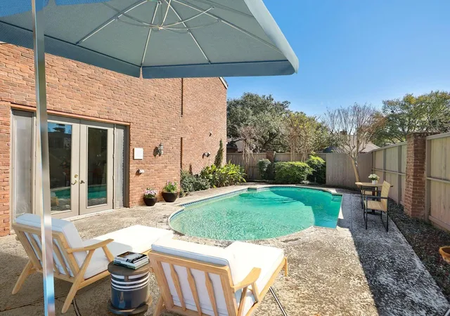 2nd image of 6000 Sugar Hl Dr, Houston, TX 77057