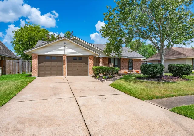 Photo 2 of Sale Pending at 10411 Glenkirk, Houston, TX 77089 | MLS# 37205426 | Listing updated on 2026-09-21