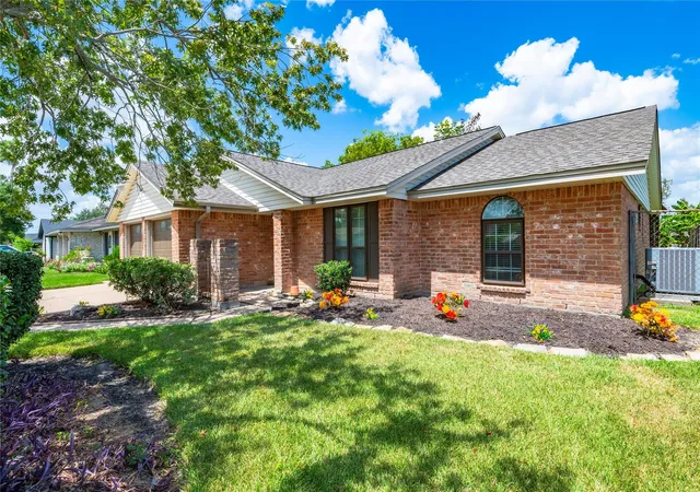 Photo 3 of Sale Pending at 10411 Glenkirk, Houston, TX 77089 | MLS# 37205426 | Listing updated on 2026-09-21