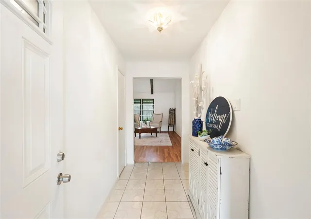 Photo 4 of Sale Pending at 10411 Glenkirk, Houston, TX 77089 | MLS# 37205426 | Listing updated on 2026-09-21