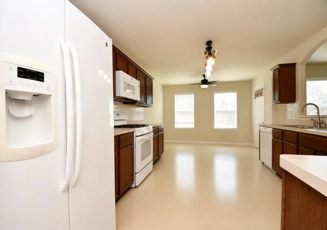2nd image of 930 Sage St, Baytown, TX 77521 | MLS# 42391345