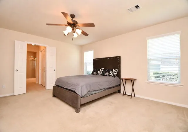 5th image of 930 Sage St, Baytown, TX 77521 | MLS# 42391345