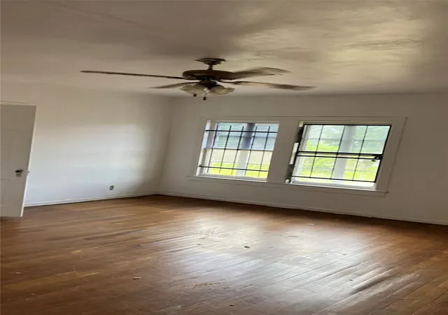 3rd image of 3726 Parkwood Dr, Houston, TX 77021 | MLS# 36763559