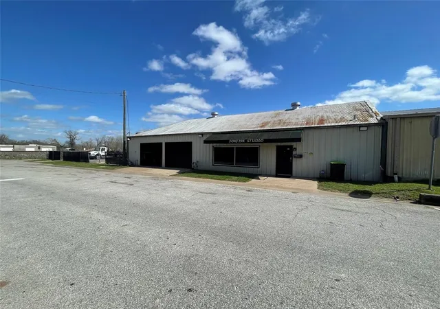 2nd image of 105 S 2nd St, Richmond, TX 77469 | MLS# 61603926