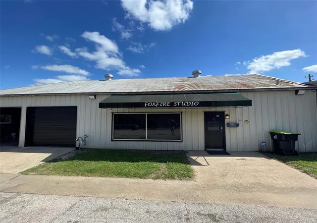 Photo 3 of Single family home for sale at 105 S 2nd St, Richmond, TX 77469 | MLS# 61603926 | Listing updated on 2026-09-25