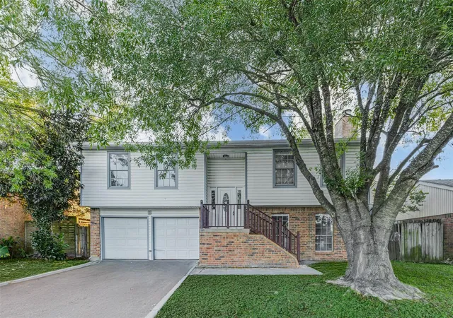 Photo 1 of Sale Pending at 8622 Connaught Garden Dr, Houston, TX 77083 | MLS# 65145167 | Listing updated on 2026-08-17