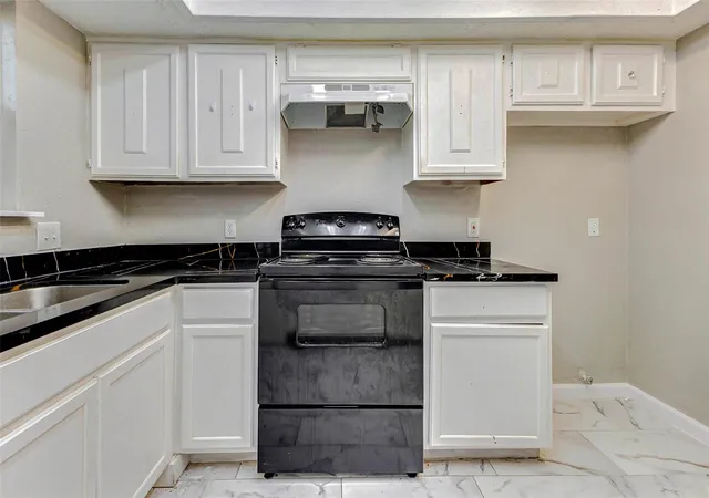 Photo 4 of Sale Pending at 8622 Connaught Garden Dr, Houston, TX 77083 | MLS# 65145167 | Listing updated on 2026-08-17