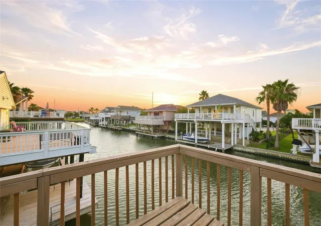 Photo 2 of Sale Pending at 22118 Matagorda Dr, Galveston, TX 77554 | MLS# 33255385 | Listing updated on 2026-09-16