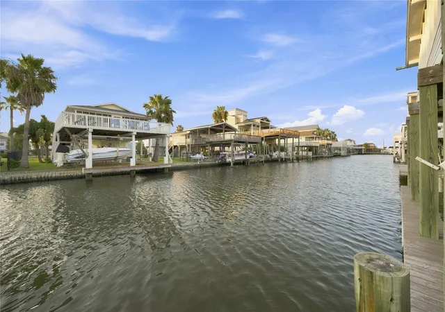 Photo 3 of Sale Pending at 22118 Matagorda Dr, Galveston, TX 77554 | MLS# 33255385 | Listing updated on 2026-09-16