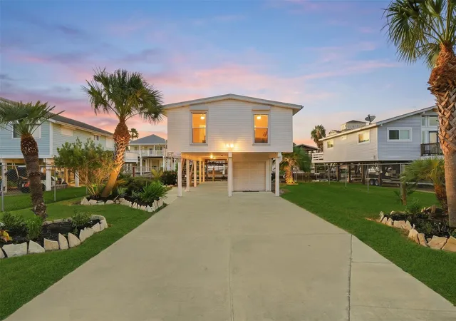 Photo 3 of Sale Pending at 22118 Matagorda Dr, Galveston, TX 77554 | MLS# 33255385 | Listing updated on 2026-09-16