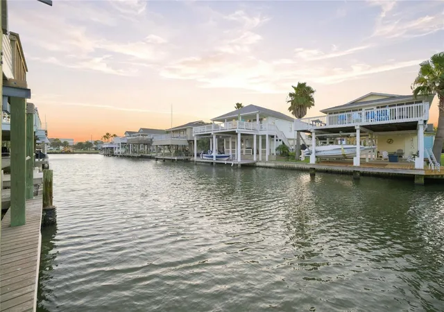 Photo 4 of Sale Pending at 22118 Matagorda Dr, Galveston, TX 77554 | MLS# 33255385 | Listing updated on 2026-09-16