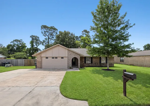 2nd image of 12422 Old River Dr, Baytown, TX 77523 | MLS# 83022487