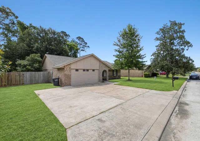 3rd image of 12422 Old River Dr, Baytown, TX 77523 | MLS# 83022487