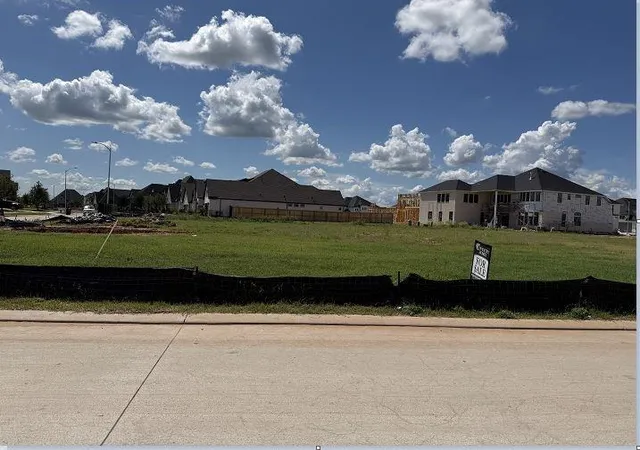 Photo 4 of Sale Pending at 2903 Teamriddle Way, Richmond, TX 77406 | MLS# 77418971 | Listing updated on 2026-09-18