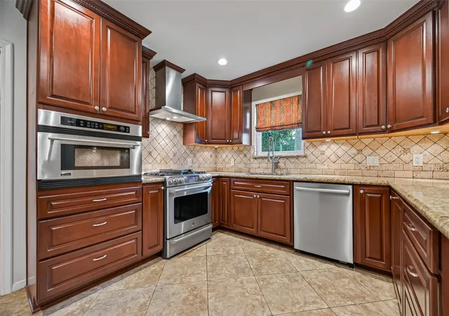 Photo 4 of Single family home for sale at 5638 Sanford Rd, Houston, TX 77096 | MLS# 14960214 | Listing updated on 2026-08-26