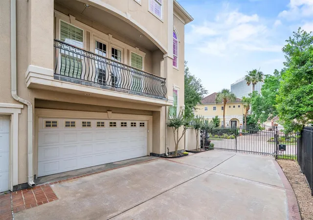 5th image of 5507 Val Verde St, Houston, TX 77056 | MLS# 85874772