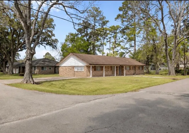 Homes for sale in West Columbia, TX | 404 S 14th St, West Columbia, TX 77486 | MLS# 67018119