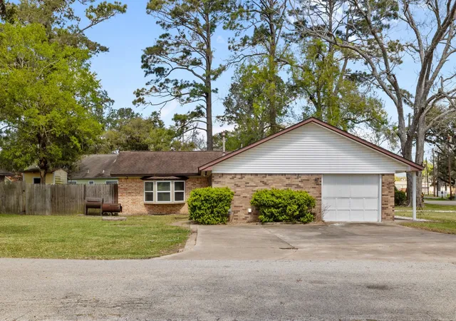 Homes for sale in West Columbia, TX | 404 S 14th St, West Columbia, TX 77486 | MLS# 67018119
