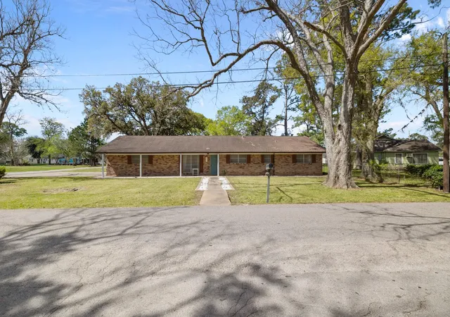 Homes for sale in West Columbia, TX | 404 S 14Th St, West Columbia, TX 77486 | MLS# 67018119