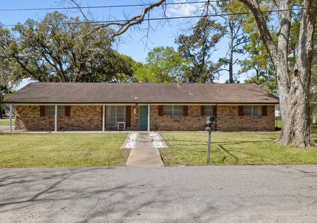 Homes for sale in West Columbia, TX | 404 S 14Th St, West Columbia, TX 77486 | MLS# 67018119
