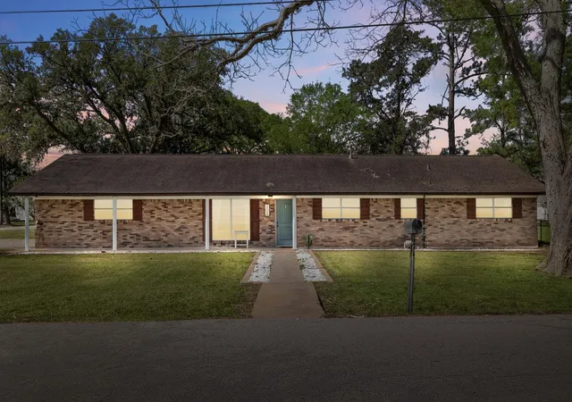 Homes for sale in West Columbia, TX | 404 S 14Th St, West Columbia, TX 77486 | MLS# 67018119