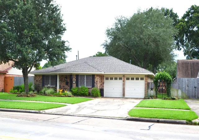 3rd image of 610 E X St, Deer Park, TX 77536 | MLS# 85934368