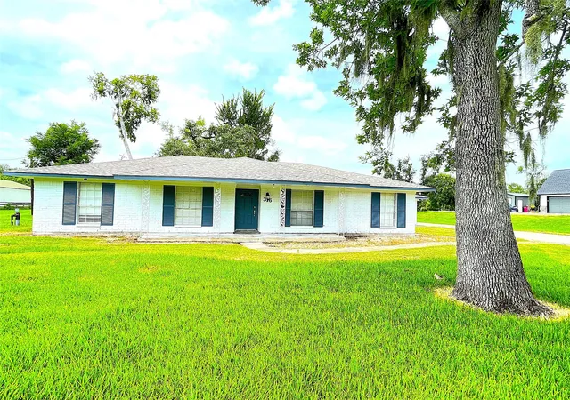 Photo 2 of Single family home for sale at 316 Rabbit Trl, Lake Jackson, TX 77566 | MLS# 14654883 | Listing updated on 2026-09-22