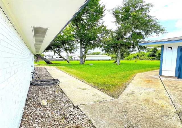 Photo 3 of Single family home for sale at 316 Rabbit Trl, Lake Jackson, TX 77566 | MLS# 14654883 | Listing updated on 2026-09-22